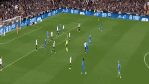 上海海港卫冕征程首战告捷